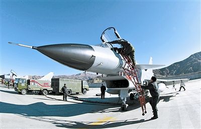 ‘BJL平台集团’精彩霎时:阿联抢板空中补扣 赵睿强突单打-GIF(图2) BJL平台