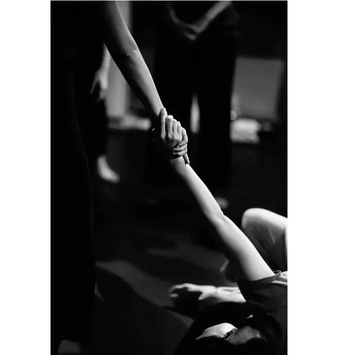 BJL平台集团：
肢体事情坊招募｜接触即兴 流动中的身体景观！(图6)