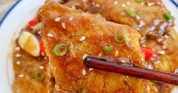 大厨教你红烧带鱼正确做法 不挂糊 不油炸 鱼肉鲜嫩入味还不腥“BJL平台”(图8)
大厨教你红烧带鱼正确做法 不挂糊 不油炸 鱼肉鲜嫩入味还不腥“BJL平台”(图8)