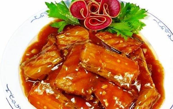 大厨教你红烧带鱼正确做法 不挂糊 不油炸 鱼肉鲜嫩入味还不腥“BJL平台”(图10)
大厨教你红烧带鱼正确做法 不挂糊 不油炸 鱼肉鲜嫩入味还不腥“BJL平台”(图10)